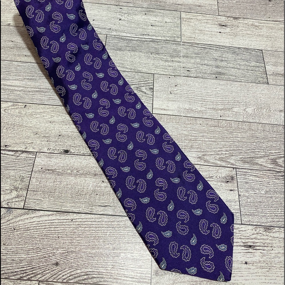 Brooks Brothers Purple 346 Paisley Necktie